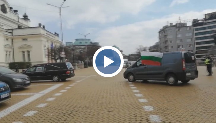 Шествие от катафалки премина през центъра на София