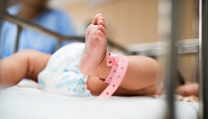 Неонатолозите изписват родило се на 1 януари 590 гр. бебе, а в родилна зала спасиха живота на родилка след 3-дневни усилия