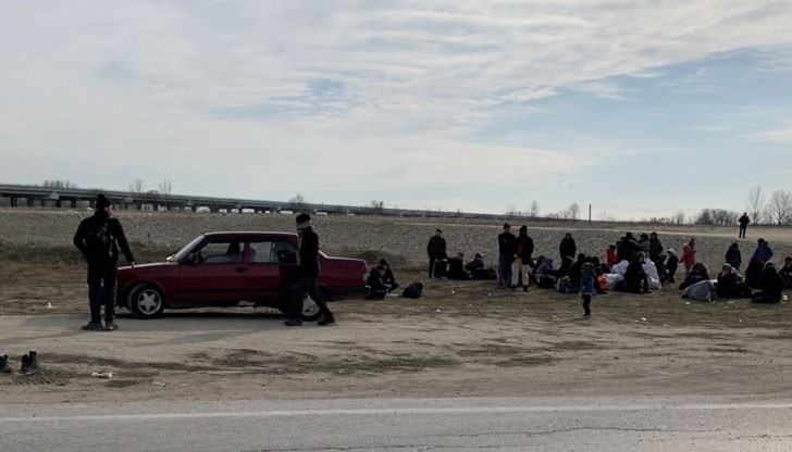 Прииждат с автобуси, микробуси и таксита изхода на град Одрин