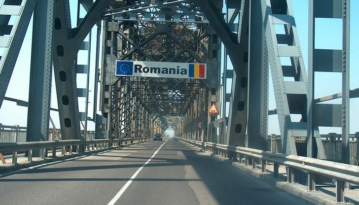 Всички пътуващи през Румъния от Италия, Китай, Иран и Южна Корея, независимо от типа транспорт, с който пътуват, на влизане в страната ще бъдат поставени под задължителна 14-дневна карантина