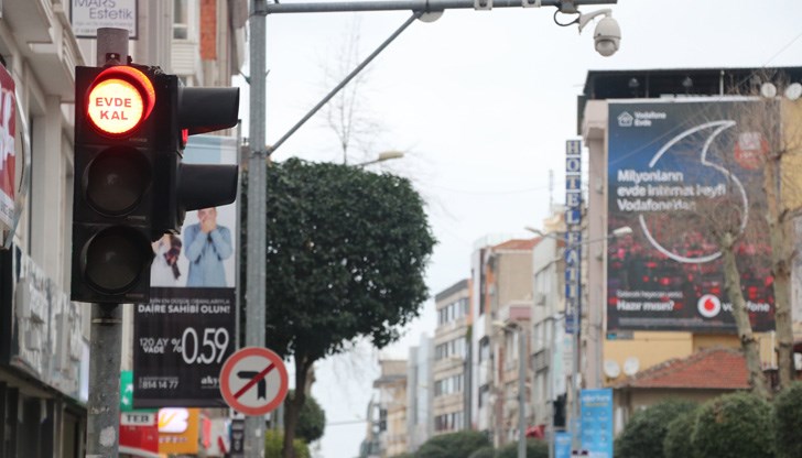 Зелената светлина на светофара е за прибиране вкъщи, а червената е за оставане у дома Зелената светлина на светофара е за прибиране вкъщи, а червената е за оставане у дома