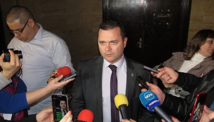 Колкото и да ни е трудно, децата трябва да останат по домовете си Колкото и да ни е трудно, децата трябва да останат по домовете си