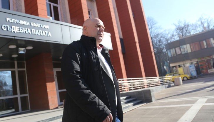 Щурмът на Гешев срещу COVID-19 започна с фалстарт Щурмът на Гешев срещу COVID-19 започна с фалстарт