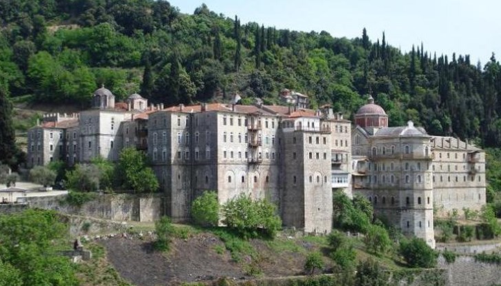 Монах е настанен в болницата, след като е било установено, че е заразен от новия коронавирус Монах е настанен в болницата, след като е било установено, че е заразен от новия коронавирус