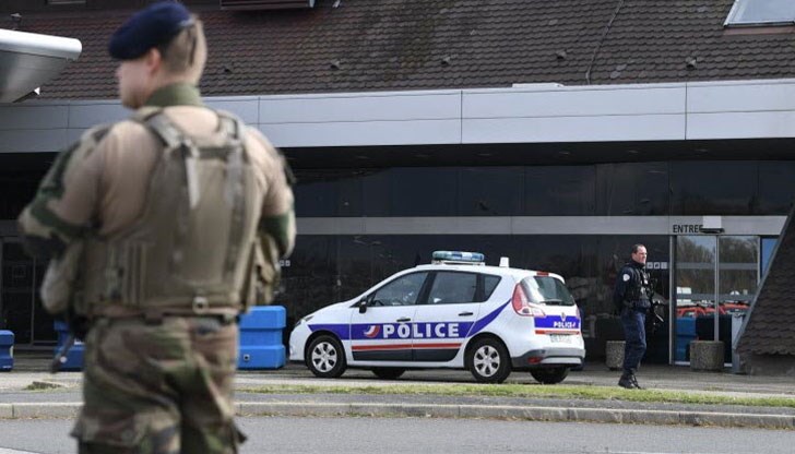 Два полета са отменени, четири самолета излетяха със закъснение Два полета са отменени, четири самолета излетяха със закъснение