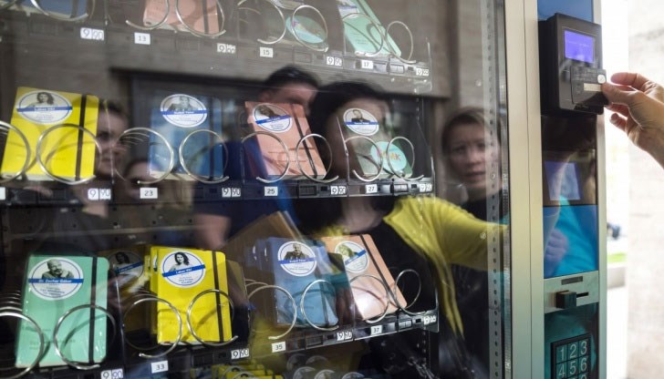 Вендинг-автомати за кафе, топли и студени напитки и стоки на закрито (в административни сгради, в хранителни магазини, в бензиностанции и др.) могат да работят Вендинг-автомати за кафе, топли и студени напитки и стоки на закрито (в административни сгради, в хранителни магазини, в бензиностанции и др.) могат да работят