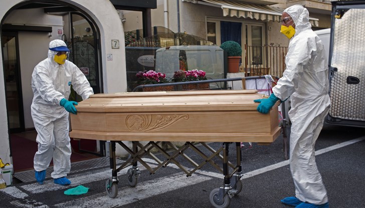 Общият брой на заразените с коронавирус в Италия също е нараснал чувствително Общият брой на заразените с коронавирус в Италия също е нараснал чувствително