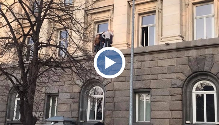 Ескалация на напрежението в бившия Партиен дом