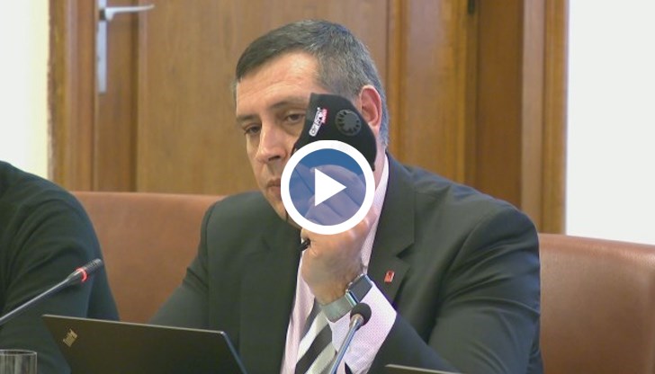 Въпрос на няколко дни е да бъдат подсигурени в страната, каза производител на медицински текстил