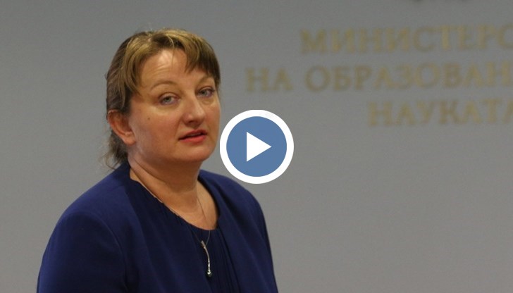 Новината съобщи социалният министър Деница Сачева, която коментира и протеста на медицинските сестри