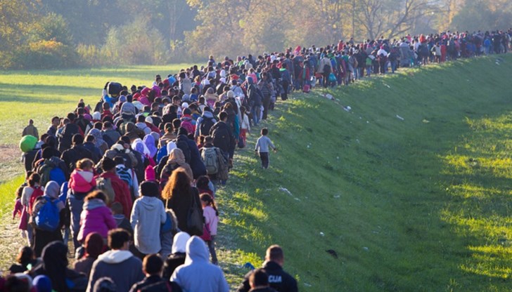 Унгария предупреди съседна Сърбия, че ще защити своите граници и няма да допусне мигранти от сръбска територия на своя