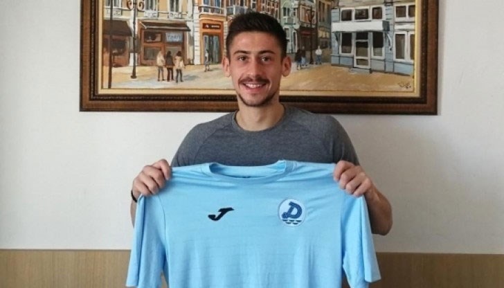 Македонското ляво крило не тренира и не влиза в плановете на старши треньора Людмил Киров от доста време