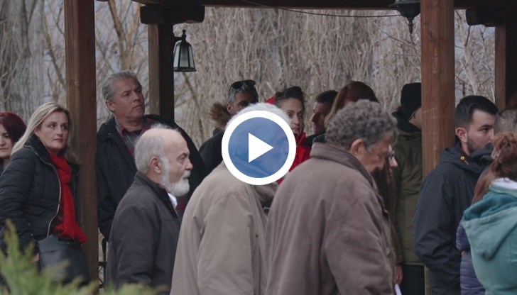 Местното население не одобрява решението на правителството да настани там мигранти и се събра на протест