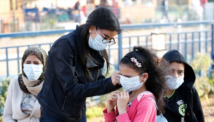 Преустановят се учебните занятия в училищата, детските и женските медицински консултации, профилактичните прегледи и имунизации, както и провеждането на планови операции и свижданията във всички лечебни заведения