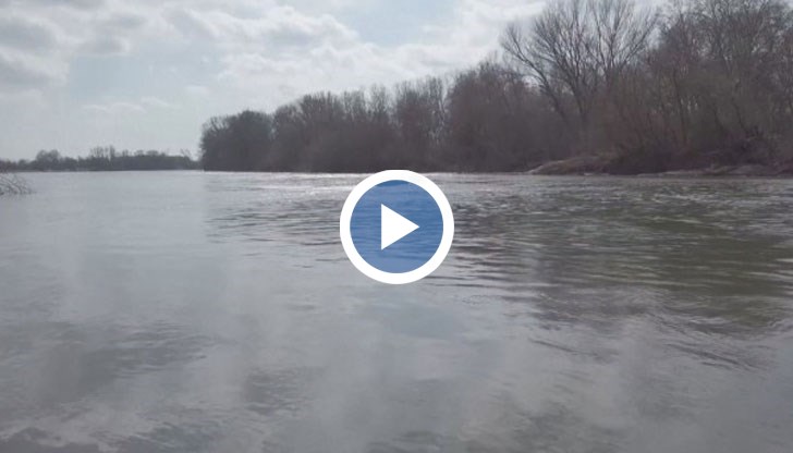 Според гръцки медии българската страна се опитва да повиши нивото на река Марица, за да попречи на бежанците да влизат в Гърция