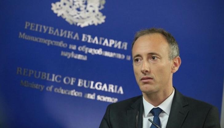 Красимир Вълчев посъветва да не се правят планове за почивки през юни, тъй като няма яснота докога ще продължи настоящата ситуация