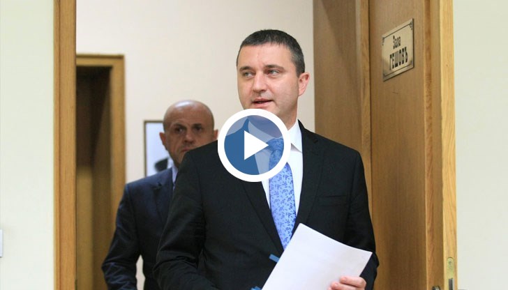 Как ще се развие кризата с коронавируса, зависи от това колко дълга и дълбока ще бъде тя, заяви финансовият министър