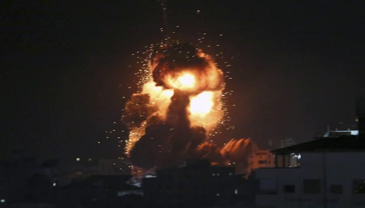 Пентагонът потвърди, че САЩ са нанесли въздушни удари срещу пет военни складове на подкрепяна от Иран милиция в Ирак Пентагонът потвърди, че САЩ са нанесли въздушни удари срещу пет военни складове на подкрепяна от Иран милиция в Ирак