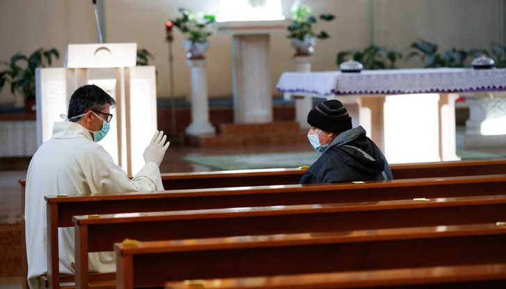 Те ръководят погребални церемонии, притичват се на помощ на болни, а повечето от тях са възрастни Те ръководят погребални церемонии, притичват се на помощ на болни, а повечето от тях са възрастни