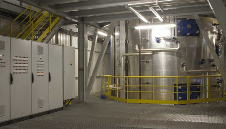 В дружеството работят повече от 1000 човека и опазването на техния живот, както и този на контрагентите и техните семейства, е основен приоритет на фирмата