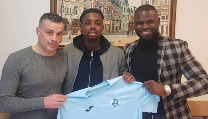 Дуде Ндонгала ще помогне на „Дунав“ в тежката битка за оцеляване, която ни предстои, сподели Людмил Киров