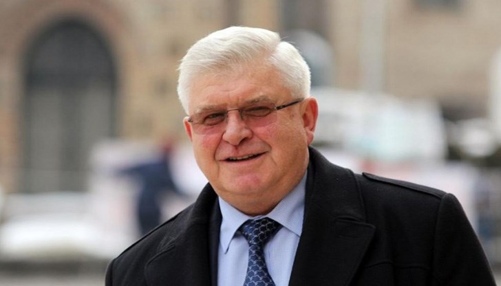 Отпада забраната за работа на малките търговски бизнеси Отпада забраната за работа на малките търговски бизнеси