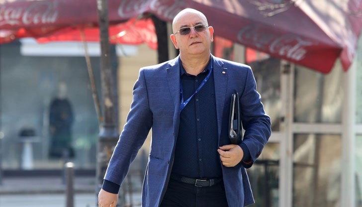 Няма на инат да си дам оставката, коментира екоминистърът