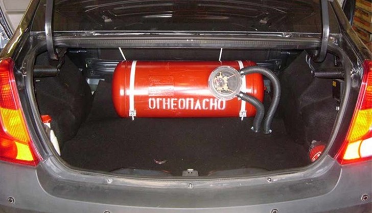 Освен опашки пред сервизите и гишетата на КАТ акцията на пътната полиция доведе и до дефицит на пазара