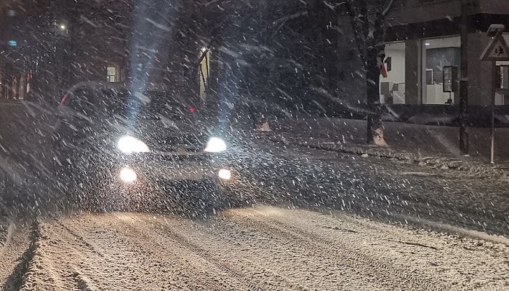 Температурите паднаха близо до 0 градуса и валежът от дъжд премина в сняг Температурите паднаха близо до 0 градуса и валежът от дъжд премина в сняг