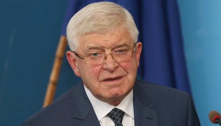 Ами ако утре лекарите поискат 4 минимални работни заплати, а професорите по медицина - 6 минимални? Какво се получава? Получава се пълен хаос