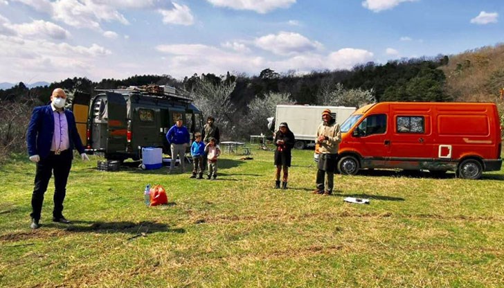 Кметът на града лично им е занесъл вода и храна