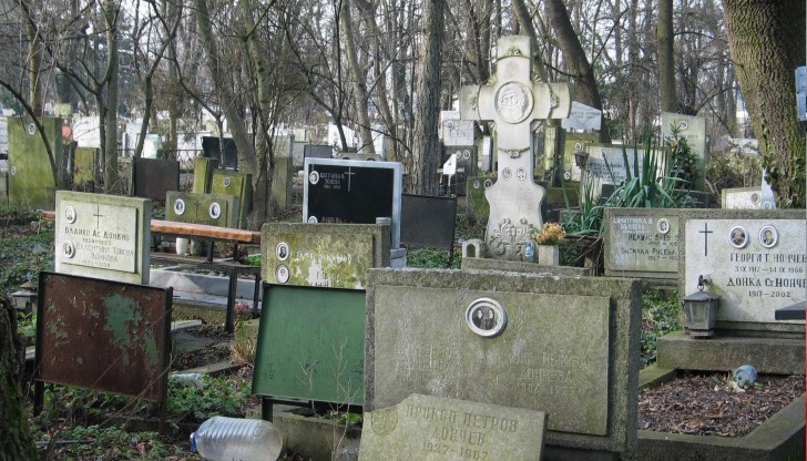 Протести и обвинения в лобизъм посрещат поредния опит на управляващите да регулират гробищата и погребалните дейности Протести и обвинения в лобизъм посрещат поредния опит на управляващите да регулират гробищата и погребалните дейности