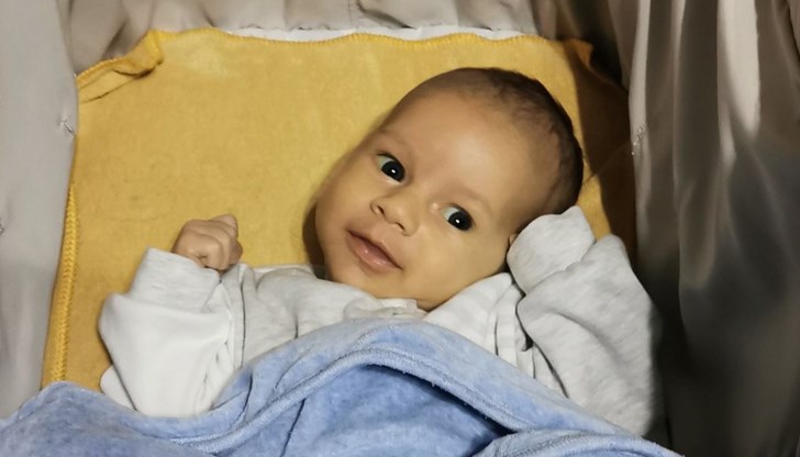 Двумесечното бебе има нужда от средства за чернодробна трансплантация