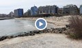 Притеснителни диги на плажната ивица в Поморие