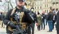 Протест без маски, но с пушки в Мичиган