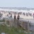 Тълпи от хора заляха плажовете във Флорида