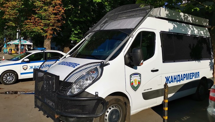 Арестуваха двама мъже за склоняване към проституция