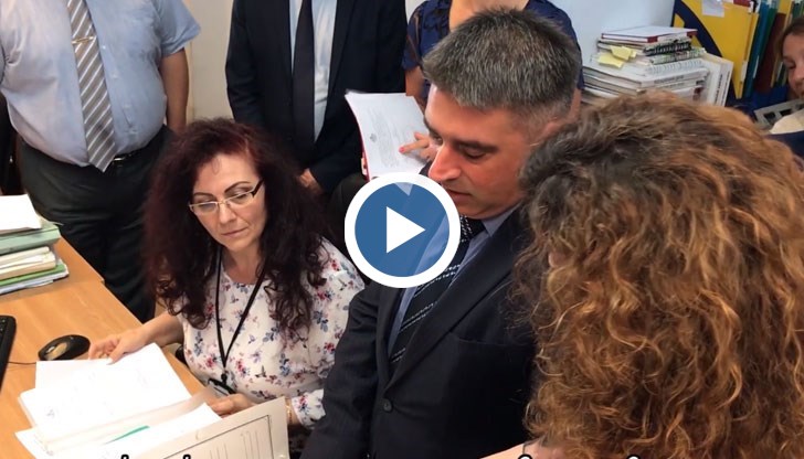 Кой "джурка" делата? Един ден на Данаил Кирилов във ВКС