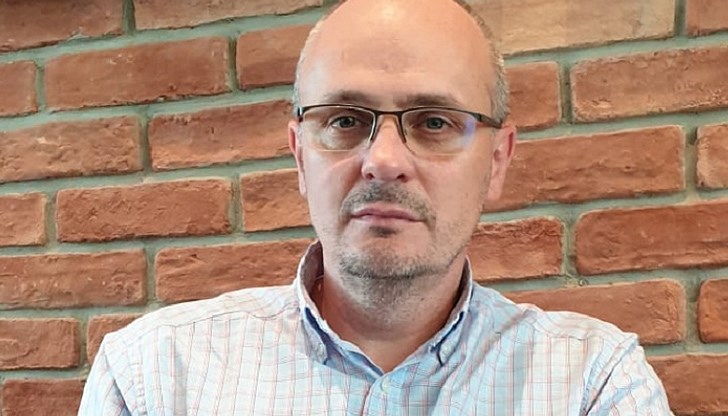 Извънредното положение му даде тласък да завърши нещо, което той отдавна свенливо практикува Извънредното положение му даде тласък да завърши нещо, което той отдавна свенливо практикува