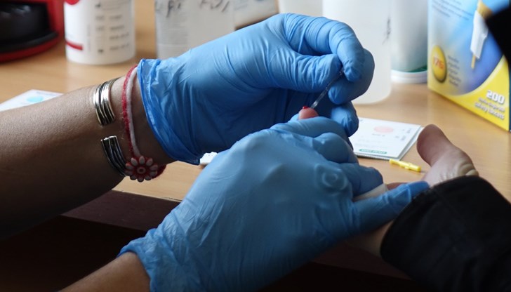 69 са медицинските служители, при които е потвърдена коронавирусна инфекция
