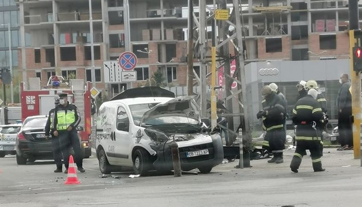 Шофьорът на джипа е откаран в "Пирогов" Шофьорът на джипа е откаран в "Пирогов"