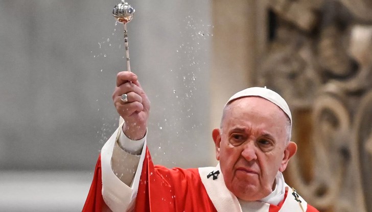 Папа Франциск отслужи великденското богослужение при закрити врата в базилика „Свети Петър“