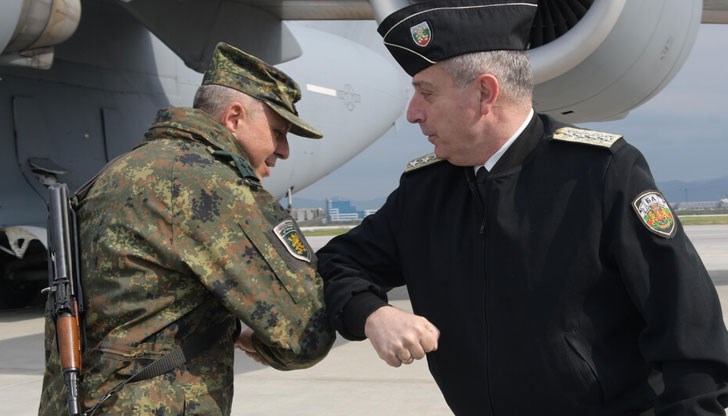 Военните бяха посрещнати от началника на отбраната адмирал Емил Ефтимов