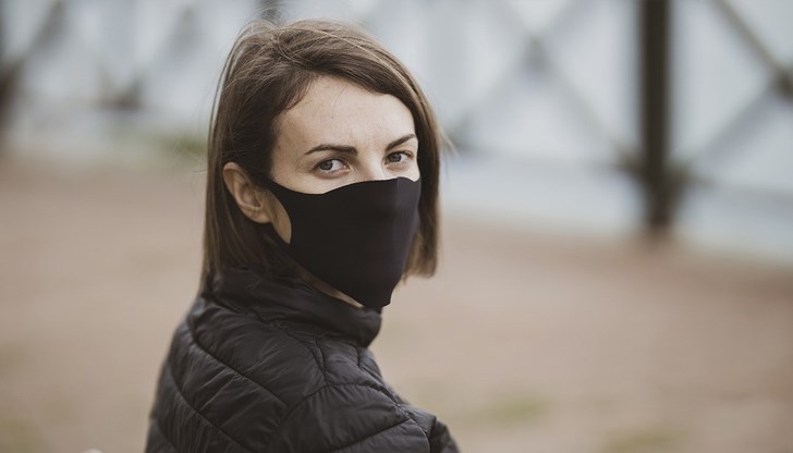 Вече може да пипнете коронавирус и от разстояние 4 метра