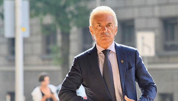 Лидерът на „Атака“ Волен Сидеров получи две нови обвинения. Лидерът на „Атака“ Волен Сидеров получи две нови обвинения.