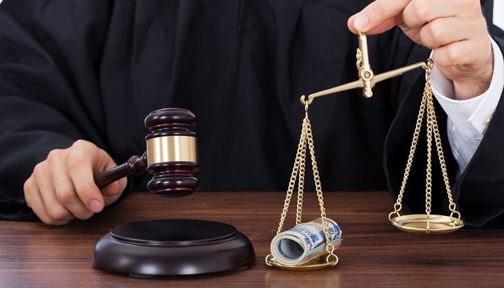 България е управлявана от кукловоди и верните им мафиоти, обслужвани от дребни и крадливи престъпници и пачаври