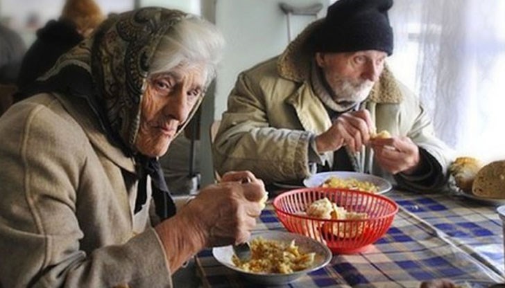 Запомнете снимката на тези обикновени български клетници. Тя е по-важна от всякакви изявления, клетви и джафкания – взети заедно Запомнете снимката на тези обикновени български клетници. Тя е по-важна от всякакви изявления, клетви и джафкания – взети заедно