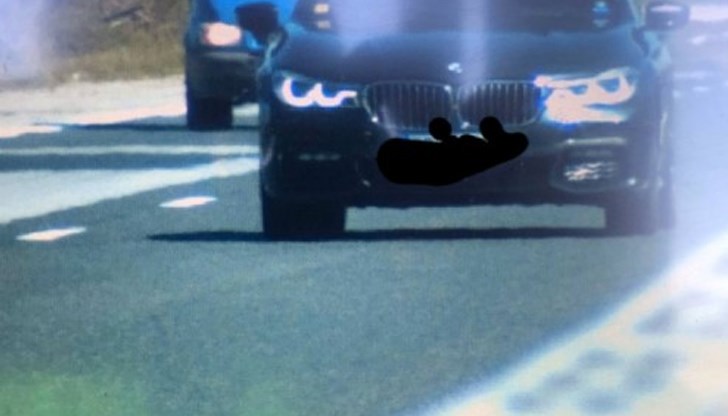 Водачът на лек автомобил със софийска регистрация е пътувал посока от Пловдив към София Водачът на лек автомобил със софийска регистрация е пътувал посока от Пловдив към София