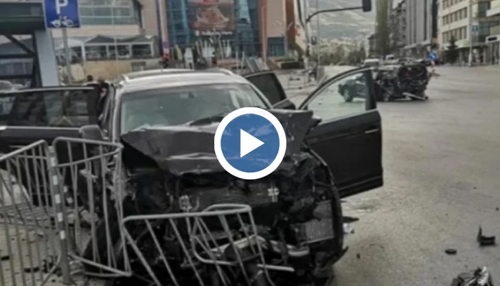 Разпространиха кадри от тежката катастрофа в столицата