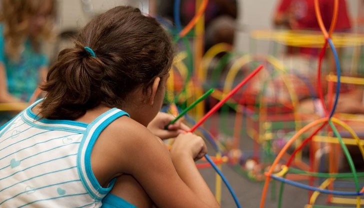 Четирима души от персонала също са заразени